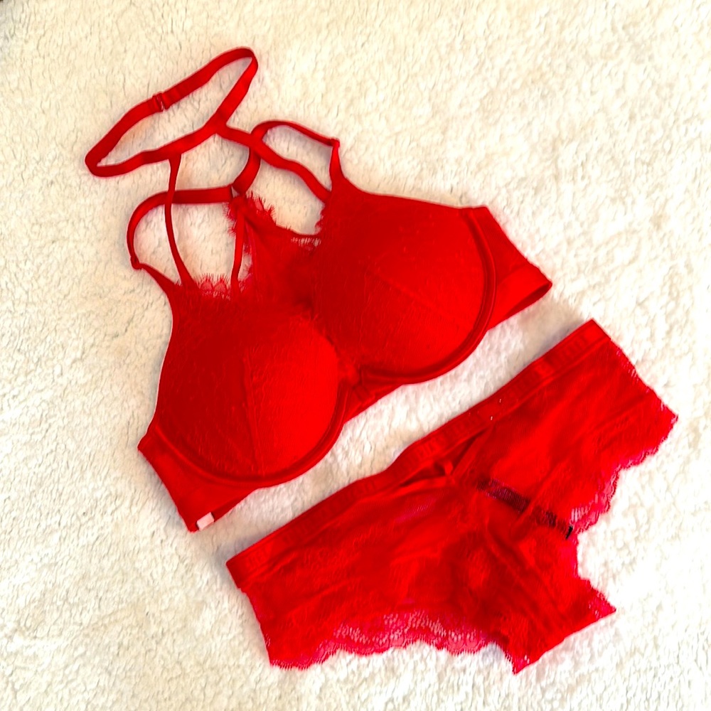 Victoria's Secret Front Close Strappy Back Lace Bra & Cheeky Set
